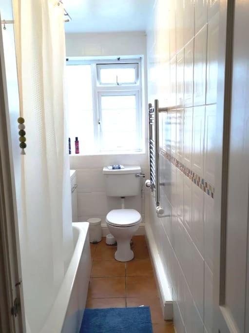 2 Bed Flat Near Station With Parking&Comgarden Lejlighed Sutton  Eksteriør billede