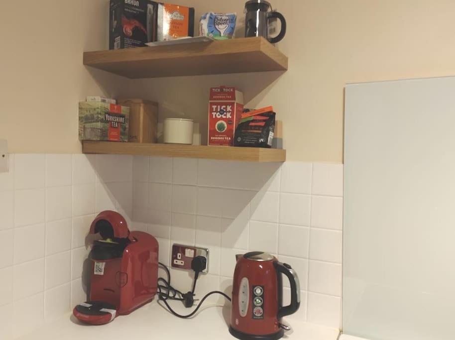 2 Bed Flat Near Station With Parking&Comgarden Lejlighed Sutton  Eksteriør billede