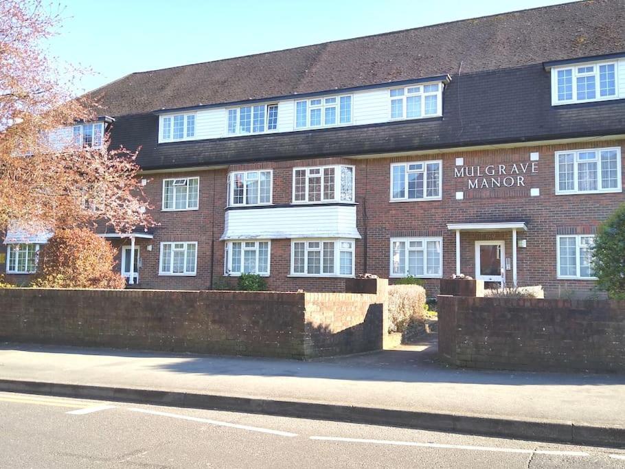 2 Bed Flat Near Station With Parking&Comgarden Lejlighed Sutton  Eksteriør billede