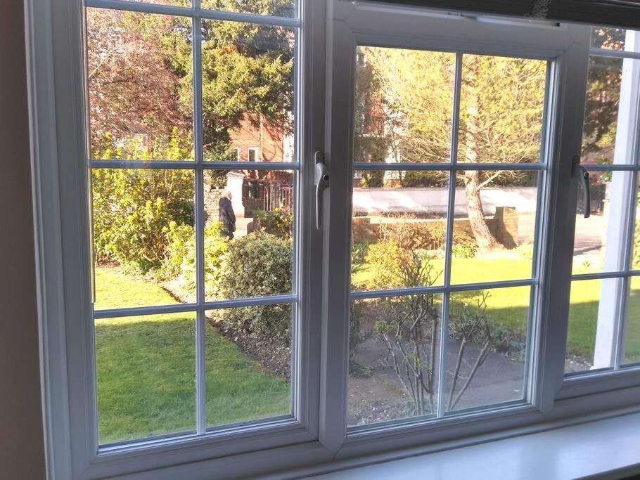 2 Bed Flat Near Station With Parking&Comgarden Lejlighed Sutton  Eksteriør billede