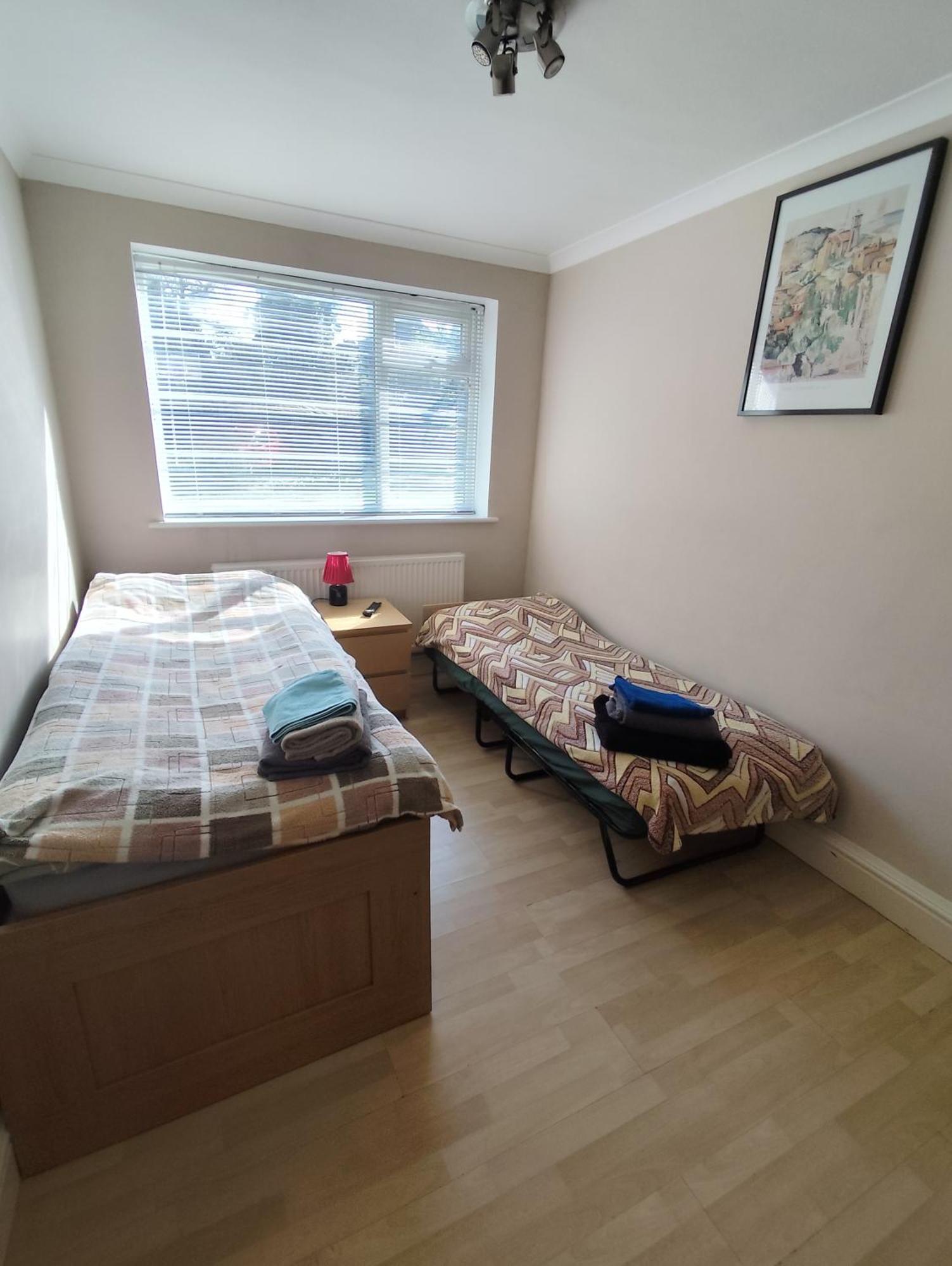 2 Bed Flat Near Station With Parking&Comgarden Lejlighed Sutton  Eksteriør billede